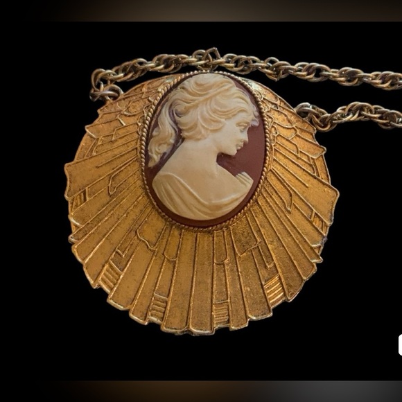 Cameo Gold Tone Necklace - Picture 2 of 5
